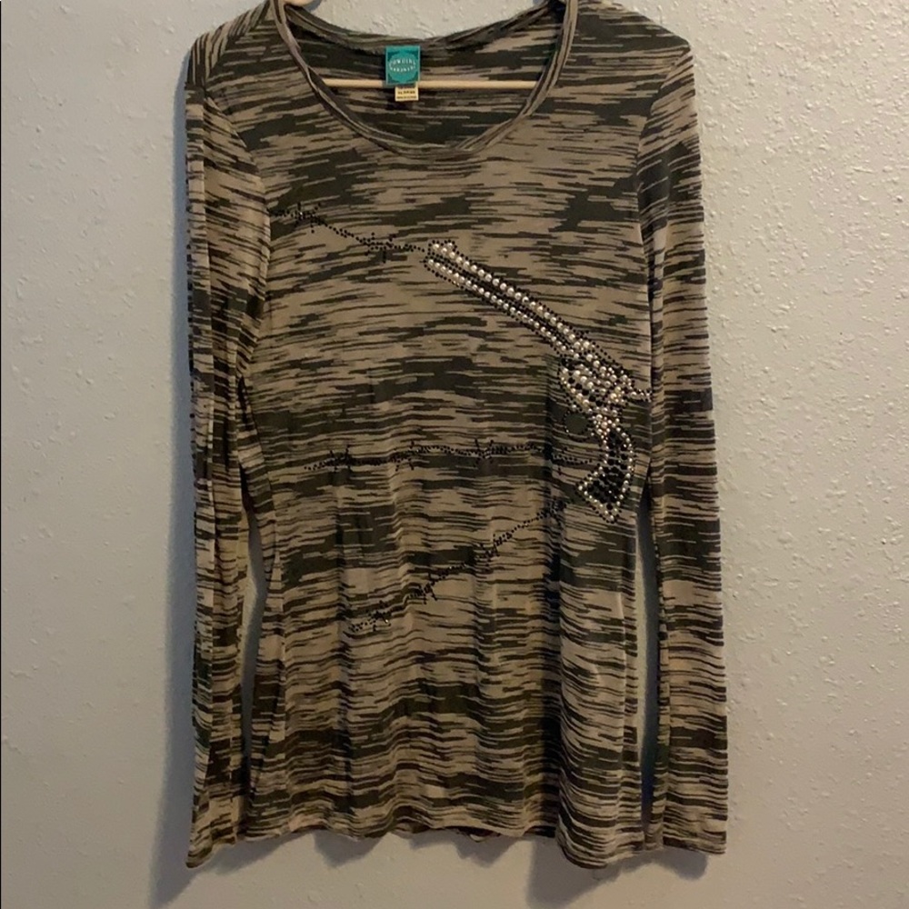 Long sleeved shirt with a rhinestone pistol